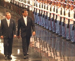  Presidente cubano recibe al presidente ecuatoriano Rafael Correa